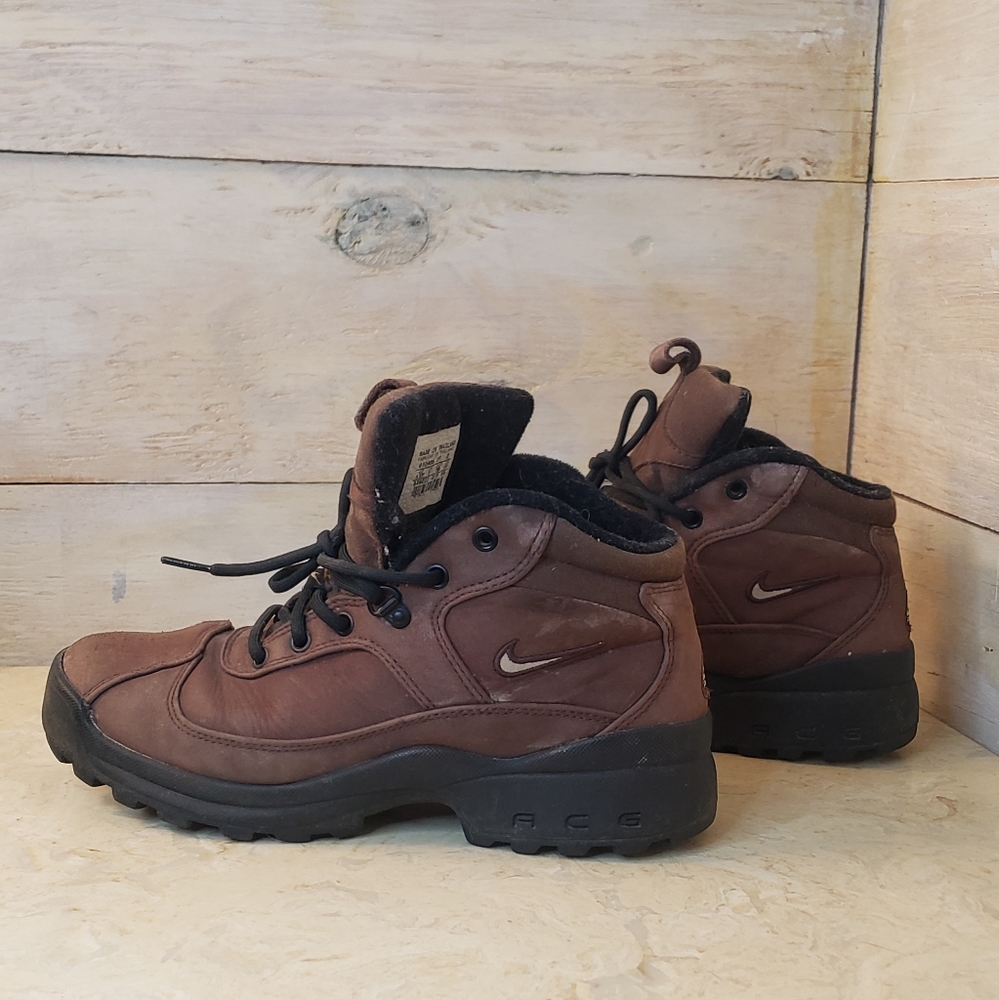 acg sneaker boot